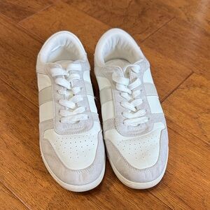 Universal Thread White and Light Gray Casual Low-Top Sneakers